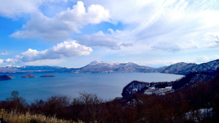 Hokkaido Nature Wonders: Lake Toya, Furano Flower Fields & Shiretoko