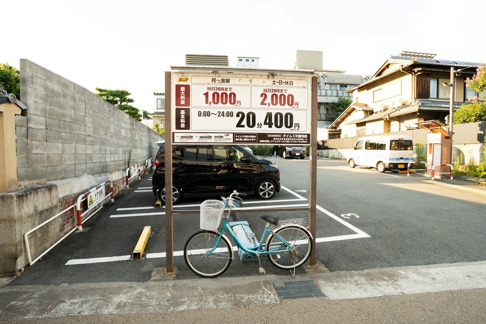 Small coin parking lot in Kyoto with a price sign