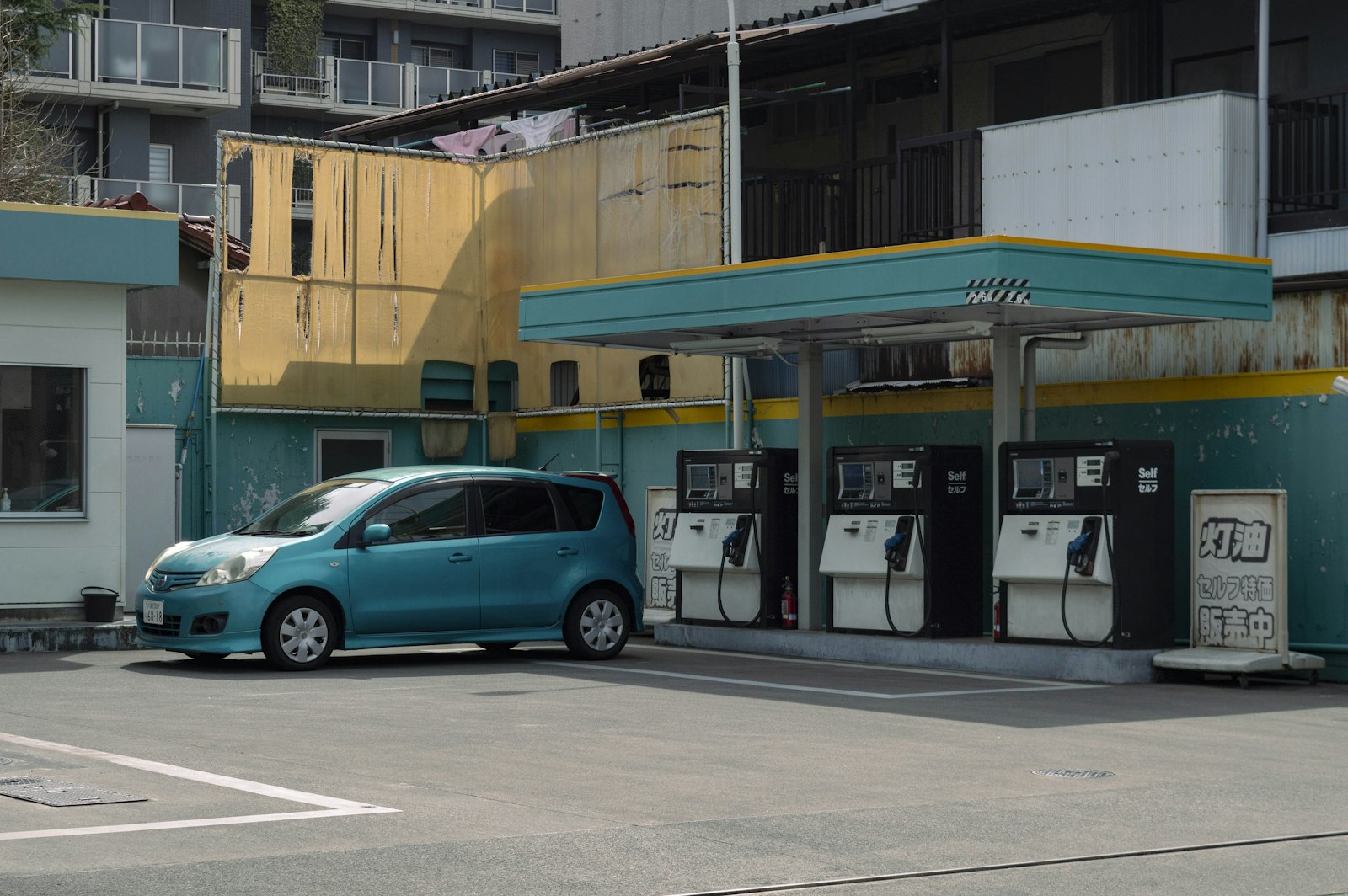 Car at a Japanese gas station in Kawagoe