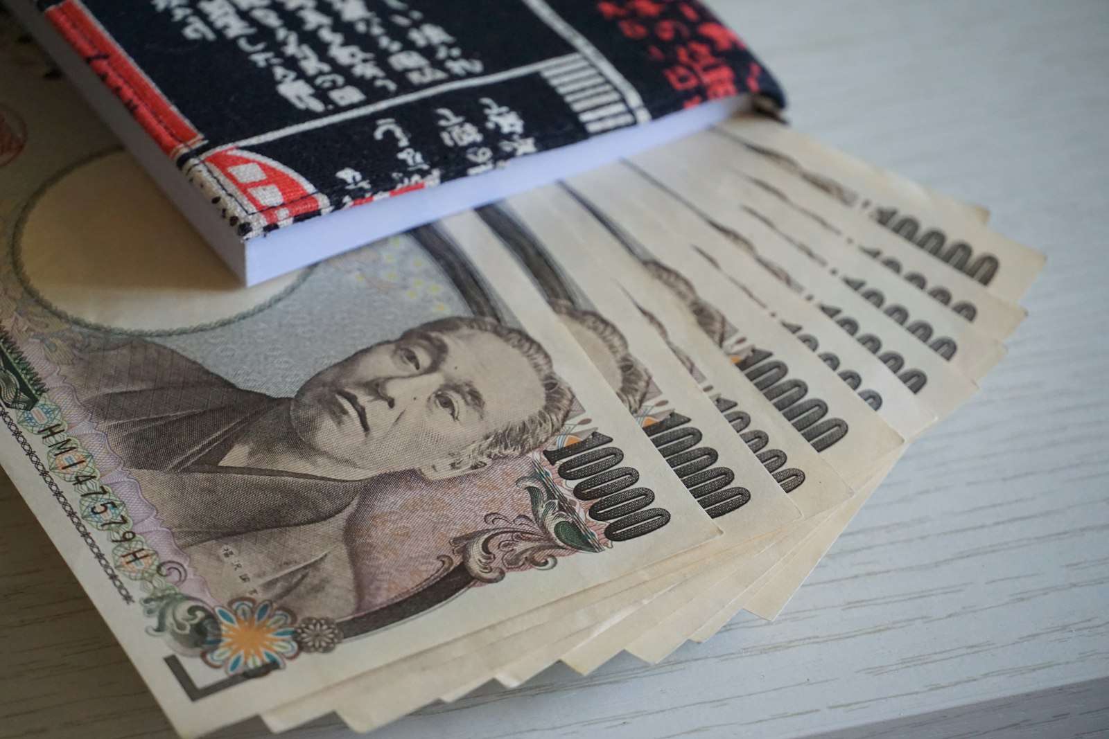 Stack of Japanese 10,000 yen banknotes fanned out on a table