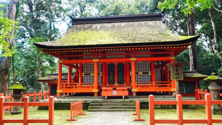 A vermilion gate building at Usa Jingu in Oita